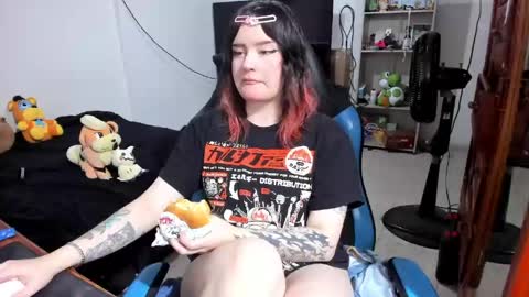 Snapshot of neeko_lol_ chatting on 26, 5, 2026 Geek Nicole im Neeko UwU online show from 26, 5, 2026