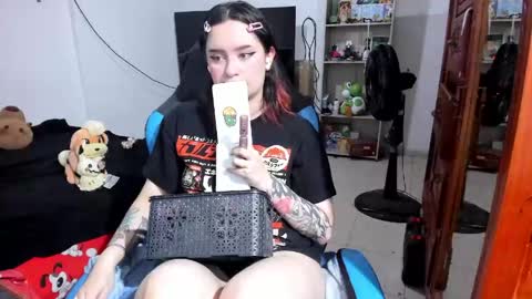 Snapshot of neeko_lol_ chatting on 28, 5, 2026 Geek Nicole im Neeko UwU online show from 28, 5, 2026