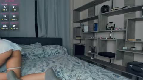 Vicky and Beatrice online show from 17, 11, 2025