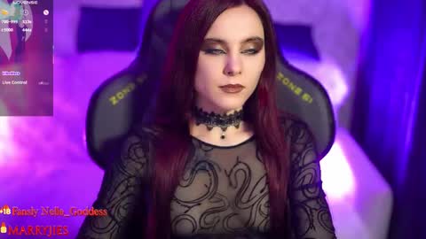 Snapshot of nelle_ chatting on 9, 10, 2025 online show from 9, 10, 2025