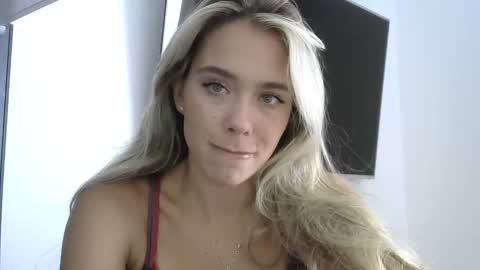 Snapshot of nelly_fortu chatting on 9, 5, 2026 nelly_fortu online show from 9, 5, 2026