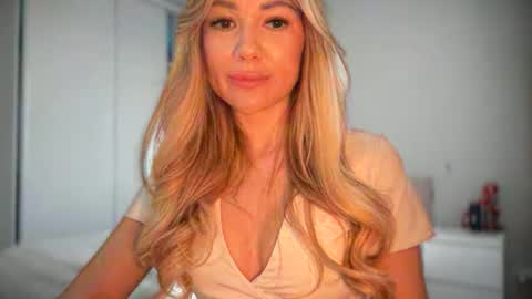 Snapshot of nensysafrons chatting on 4, 4, 2026 NensySafrons online show from 4, 4, 2026