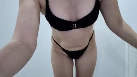 Snapshot of nerii11i chatting on 1, 6, 2026 Crystal New online show from 1, 6, 2026