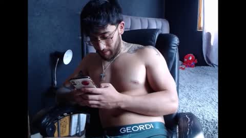 Snapshot of neuttron chatting on 19, 11, 2025 neuttron online show from 19, 11, 2025