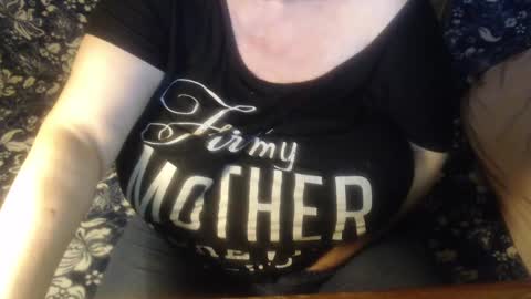 Snapshot of new_milf chatting on 31, 1, 2025 Lilly online show from 31, 1, 2025