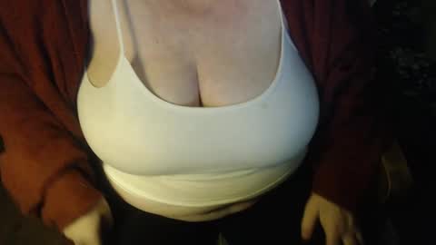 Snapshot of new_milf chatting on 7, 2, 2025 Lilly online show from 7, 2, 2025