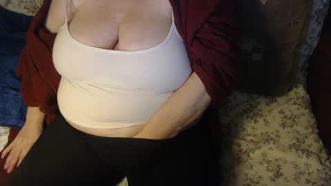 Snapshot of new_milf chatting on 8, 2, 2025 Lilly online show from 8, 2, 2025