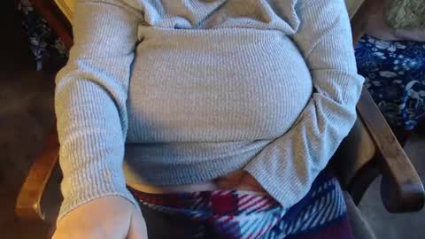Snapshot of new_milf chatting on 4, 3, 2025 Lilly online show from 4, 3, 2025