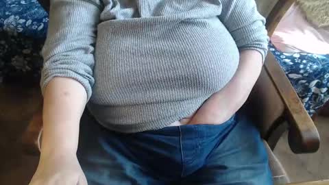 Snapshot of new_milf chatting on 5, 3, 2025 Lilly online show from 5, 3, 2025