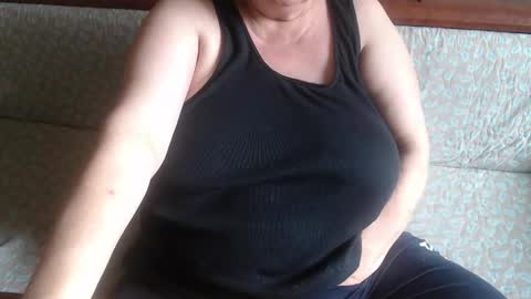 Snapshot of new_milf chatting on 12, 9, 2025 Lilly online show from 12, 9, 2025