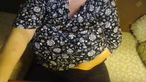 Snapshot of new_milf chatting on 31, 10, 2025 Lilly online show from 31, 10, 2025