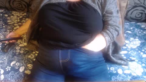 Snapshot of new_milf chatting on 10, 11, 2025 Lilly online show from 10, 11, 2025