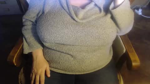 Snapshot of new_milf chatting on 26, 11, 2025 Lilly online show from 26, 11, 2025