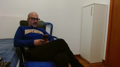 Snapshot of new_simi_74 chatting on 12, 10, 2025 simi online show from 12, 10, 2025