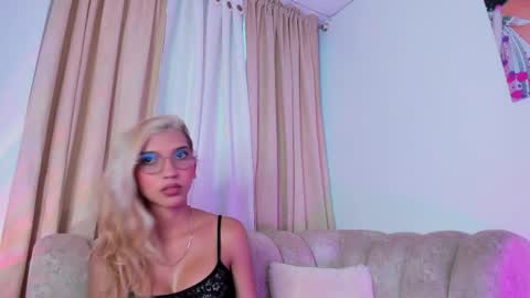 Snapshot of newbarbiedolly chatting on 23, 2, 2025 ximena online show from 23, 2, 2025