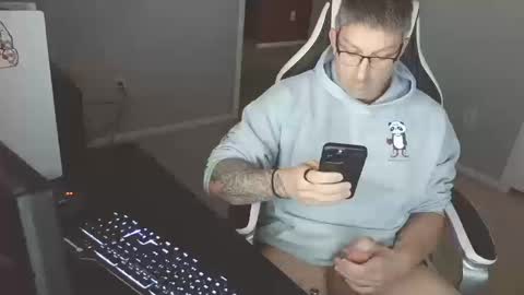 Snapshot of newevo chatting on 11, 10, 2025 newevo online show from 11, 10, 2025