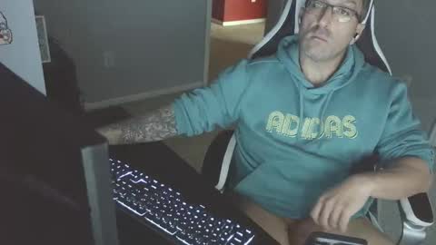 Snapshot of newevo chatting on 27, 10, 2025 newevo online show from 27, 10, 2025