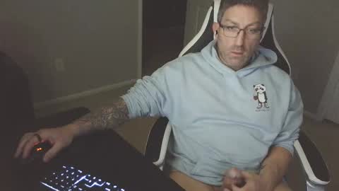 Snapshot of newevo chatting on 4, 11, 2025 newevo online show from 4, 11, 2025