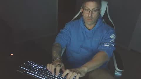 Snapshot of newevo chatting on 27, 11, 2025 newevo online show from 27, 11, 2025