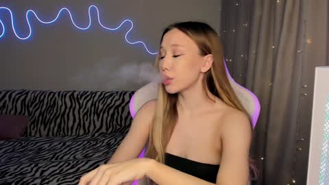 Snapshot of neyrmina chatting on 21, 12, 2024 Mina online show from 21, 12, 2024