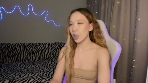 Snapshot of neyrmina chatting on 4, 1, 2025 Mina online show from 4, 1, 2025