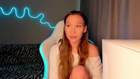 Snapshot of neyrmina chatting on 3, 10, 2025 Mina online show from 3, 10, 2025