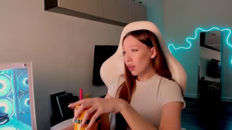 Mina online show from 4, 3, 2026