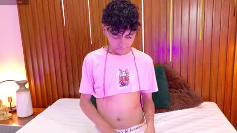 Snapshot of nhico_salazar chatting on 11, 11, 2025 Nico online show from 11, 11, 2025