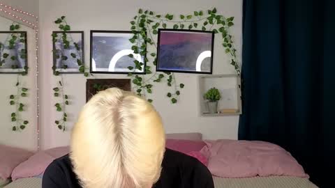 Snapshot of nick_win chatting on 31, 1, 2025 Nick online show from 31, 1, 2025