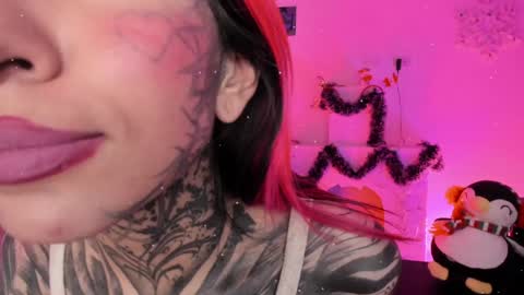 Snapshot of nicki_1 chatting on 29, 12, 2024 Help me reach 100 thumbs up online show from 29, 12, 2024