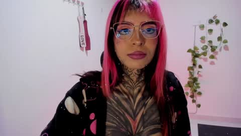 Snapshot of nicki_1 chatting on 17, 1, 2025 Help me reach 100 thumbs up online show from 17, 1, 2025