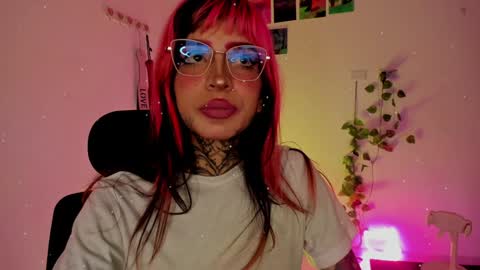 Snapshot of nicki_1 chatting on 22, 1, 2025 Help me reach 100 thumbs up online show from 22, 1, 2025