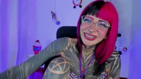 Snapshot of nicki_1 chatting on 27, 11, 2025 Help me reach 100 thumbs up online show from 27, 11, 2025