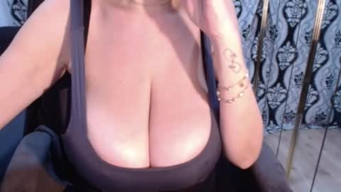 Snapshot of nicky_38hhugetits chatting on 13, 11, 2025 Nicky online show from 13, 11, 2025