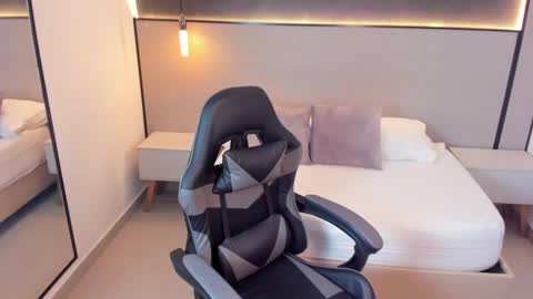 Nicky  online show from 7, 10, 2025