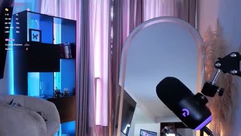 Snapshot of nickywindsor chatting on 15, 9, 2025 Nicky online show from 15, 9, 2025