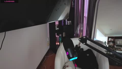 Snapshot of nickywindsor chatting on 27, 9, 2025 Nicky online show from 27, 9, 2025