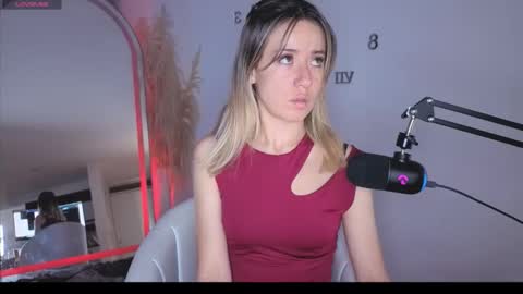 Snapshot of nickywindsor chatting on 16, 11, 2025 Nicky online show from 16, 11, 2025