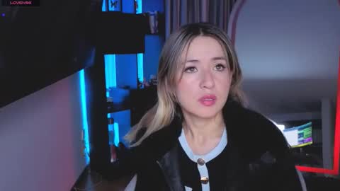 Snapshot of nickywindsor chatting on 21, 11, 2025 Nicky online show from 21, 11, 2025