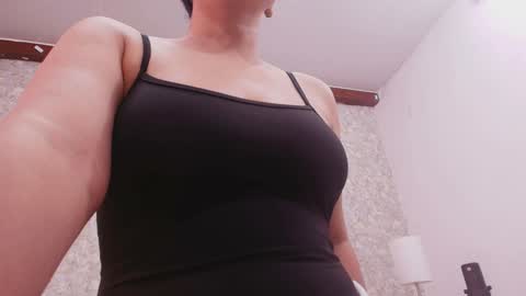 Snapshot of nicol_ferrer chatting on 6, 1, 2025 Nicol online show from 6, 1, 2025