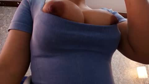 Snapshot of nicol_ferrer chatting on 9, 10, 2025 Nicol online show from 9, 10, 2025