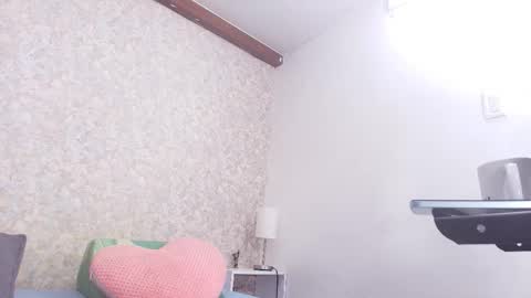 Snapshot of nicol_ferrer chatting on 12, 11, 2025 Nicol online show from 12, 11, 2025