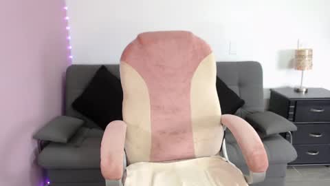nicole Storm online show from 17, 5, 2026