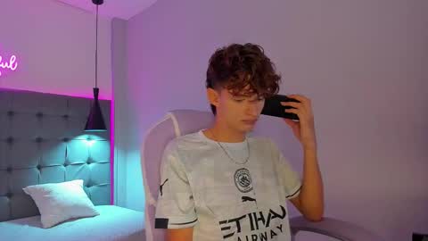 nicolasferrer18 online show from 25, 11, 2025