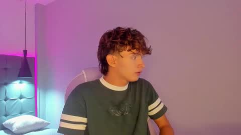 nicolasferrer18 online show from 28, 11, 2025