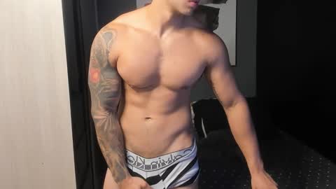 Snapshot of nicolasmuscle chatting on 2, 12, 2025 Andres online show from 2, 12, 2025