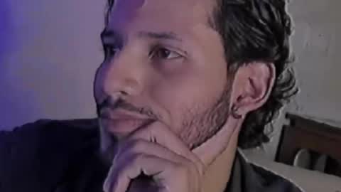 nicolasrodrii online show from 4, 1, 2025