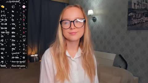 Nicoletta online show from 27, 10, 2025