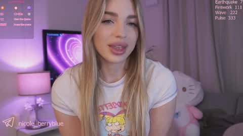 Snapshot of nicole_blueberry chatting on 18, 5, 2026 Nicole online show from 18, 5, 2026
