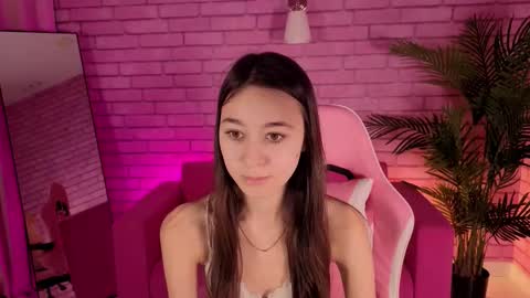 Snapshot of nicole_brownie chatting on 4, 2, 2026 Nicole online show from 4, 2, 2026